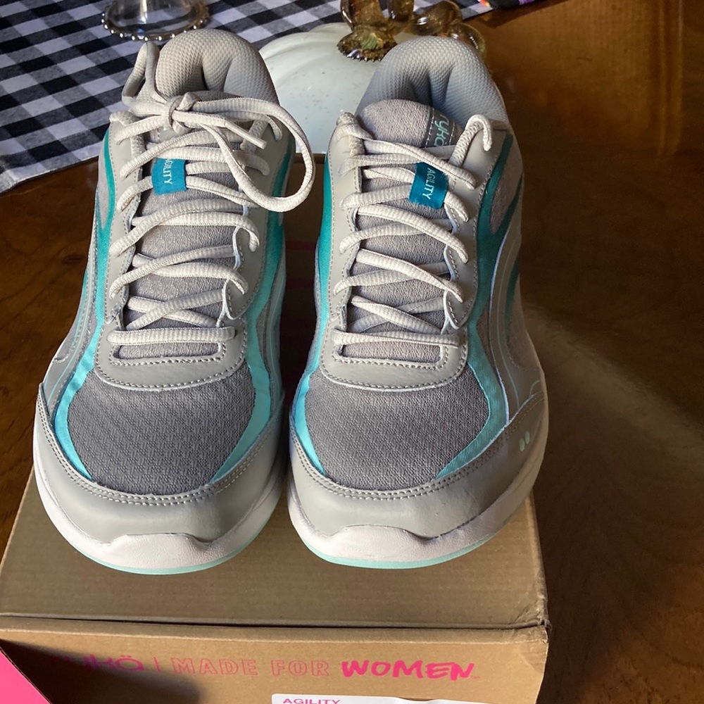Athletic shoe by Ryko grey and aqua